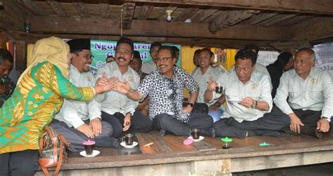 Sebuah gambar orang sedih mengartikan bahwa orang tersebut memang sedang dalam kondisi. Ngopi Bareng Gus Ipul Tandai Puncak Resepsi HPN KWG 2017 ...