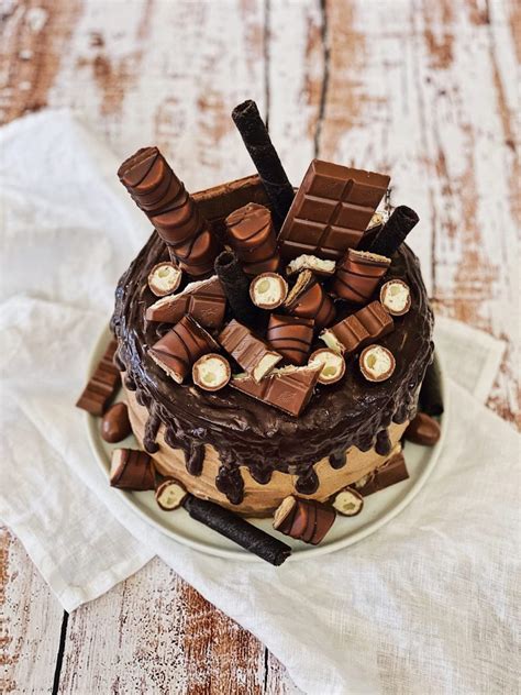Kinder Schokolade Torte - Triple Chocolate Drip Cake - Fashion Kitchen
