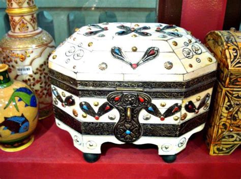 Top 15 Uniquely Dubai Things to Buy | Dubai shopping, Dubai, Dubai travel