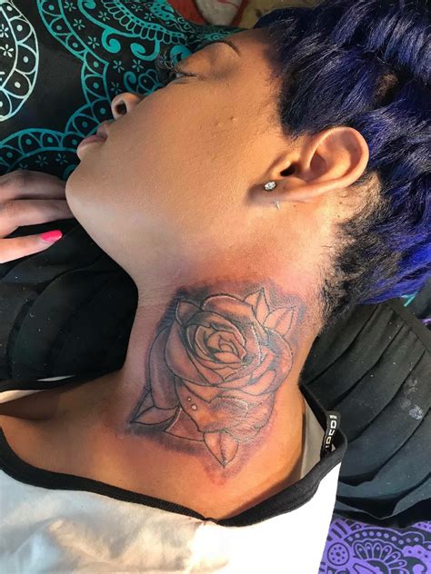 Neck Tattoo On Black Women Girl Neck Tattoos Neck Tattoo Stylist