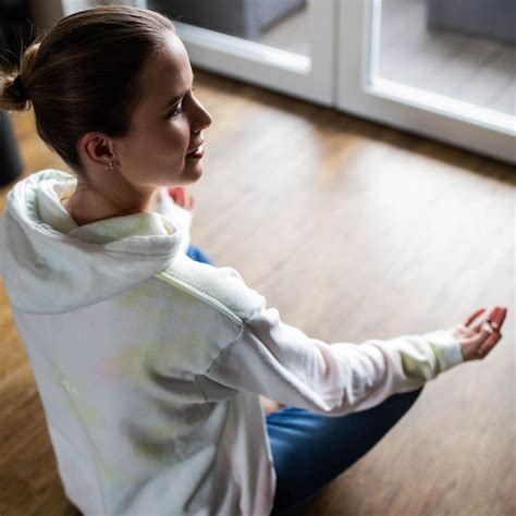 The tiny bluetooth emitter is in the module that attaches to your garment, not in the ear sensor. Suelovesnyc | Weekly Update: Hamsterkäufe und innere ...