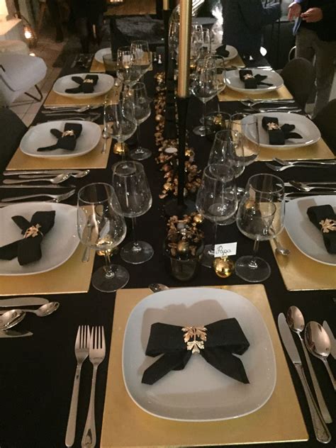 Christmas table decoration Black and gold | Gold table setting