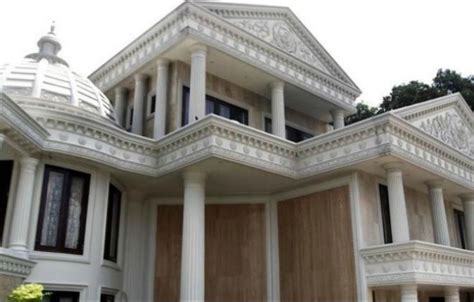 Walaupun mungkin saat ini kamu belum bisa memiliki rumah mewah yang seperti rumah artis internasional di atas, simpanlah gambar. Foto Rumah Mewah Para Artis Indonesia Desain Rumah ...