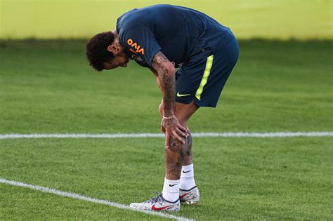 Neymar Limped Out Of Training With A Knee Injury Just Days After Being