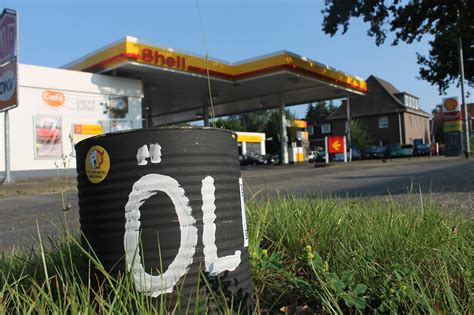 Shell-Tankstelle Cloppenburger Straße | Greenpeace Oldenburg | Flickr