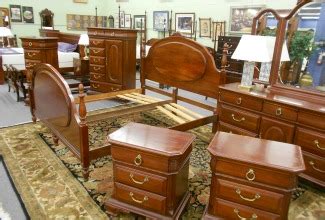 These complete furniture collections include everything you need to outfit the entire bedroom in coordinating style. Traditional Cherry and Mahogany Bedroom Furniture Ready ...