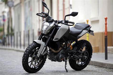 Here at backyard design you will find the perfect decal kit for your ktm duke. KTM 390 Duke : vive la sobriété. - Cafe Racer