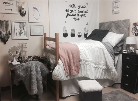 Creative Dorm Room Ideas To Make Your Space More Cozy Senior Portrait Photographer In Dallas