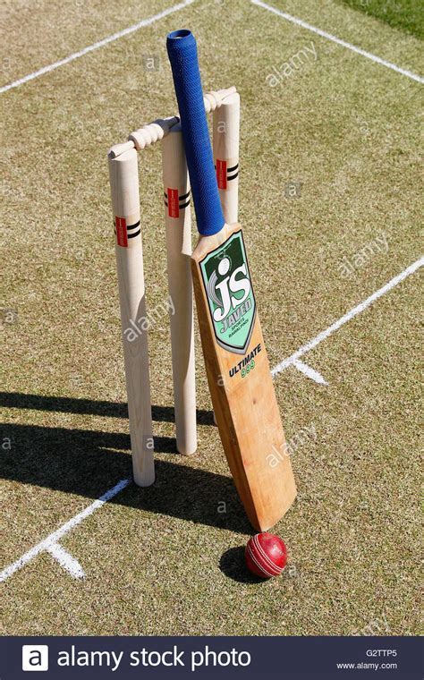 152,337 cricket bat premium high res photos. Bat and ball images - 10 free HQ online Puzzle Games on ...