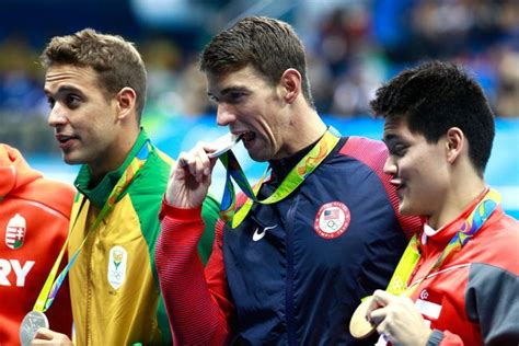 The Reason Olympic Athletes Bite Their Medals The Daily Caller