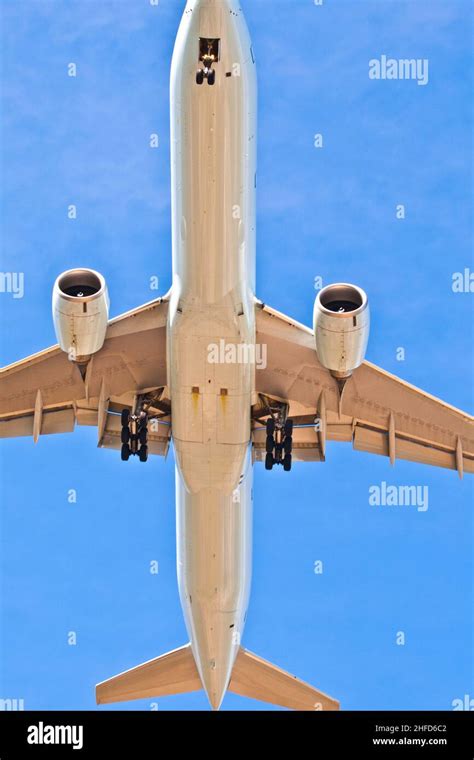 Aircraft In Landing Approach Stock Photo Alamy