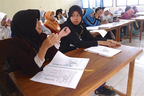 Indonesian Girls Leading Our World Iglow Camp 2013 In The Land Of Dragons