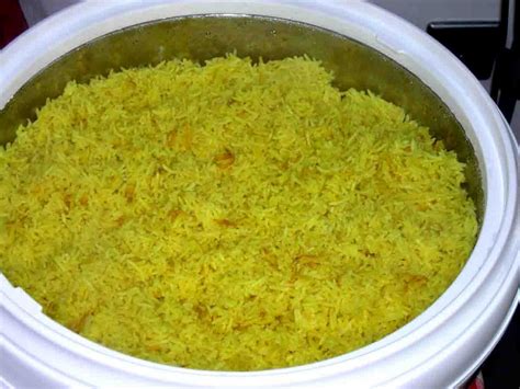 2 cangkir beras ketan, cuci bersih 2 hingga 2 1/5 cangkir air garam. Cara Membuat Nasi Kuning yang Mudah dan Tidak Pakai Ribet