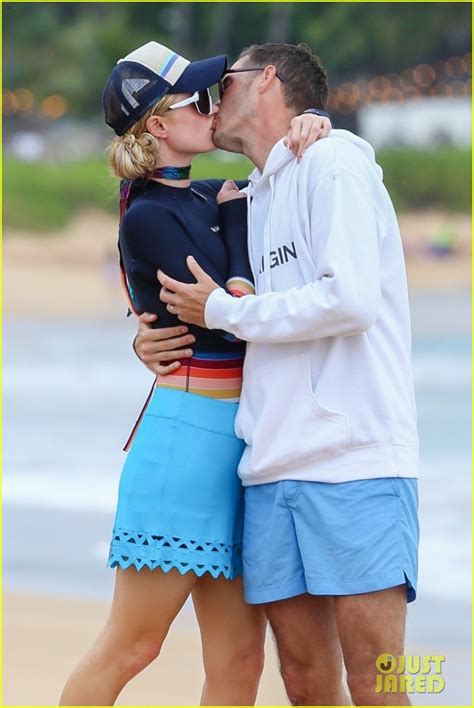 Photo Paris Hilton Carter Reum Share Sweet Kiss On Vacation In Maui 08 Photo 4768442 Just