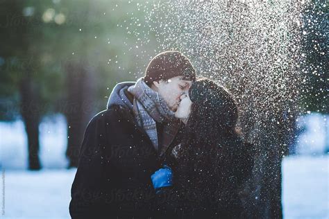 Winter Couples Kissing Wallpapers Wallpaper Cave