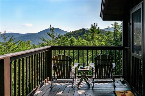 This Secluded Tennessee Mountain Cabin Has Amazing Hot Tub Views