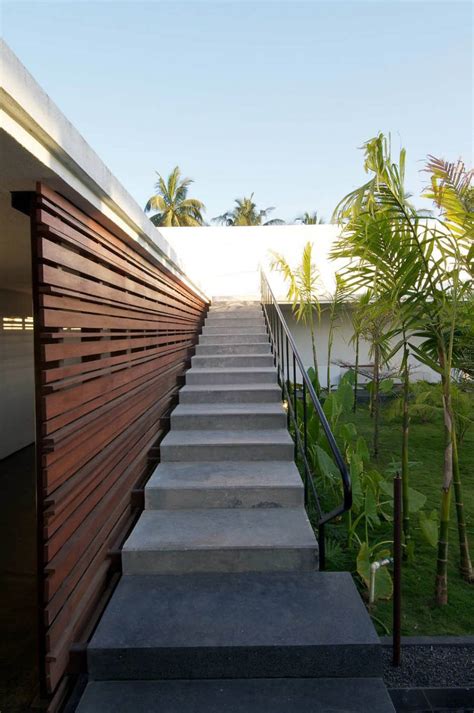 They have risers (also called toe kicks), treads and railings. 25 Contemporary Outdoor Design Ideas - Decoration Love