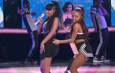 Никки сикс (nikki sixx), урождённый фрэнк карлтон серафино феранна младший (frank carlton serafino feranna jr). Nicki Minaj Gets Freaky With Meek Mill On Airport Runway