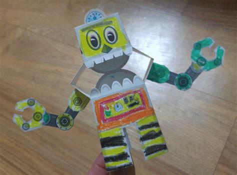 엄마표미술놀이 이야기하며 만들기 로봇 뜯어서 만드는 종이로봇 미술놀이 창의력교재 뜯어만들기