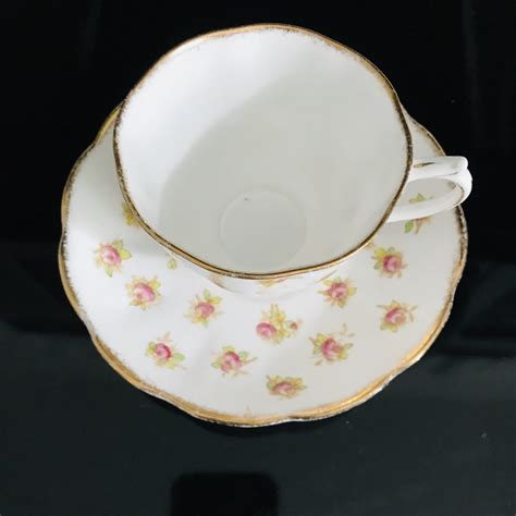 vintage-royal-albert-tea-cup-and-saucer-rose-chintz