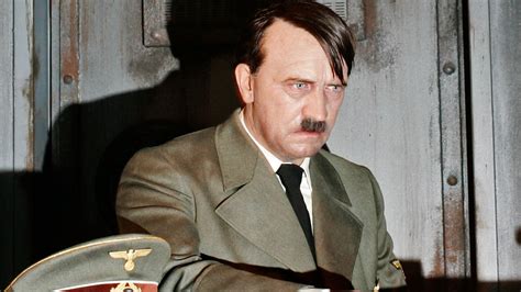 Antes de tomar meio mundo à força Hitler conquistou a confiança de militares industriais e do povo
