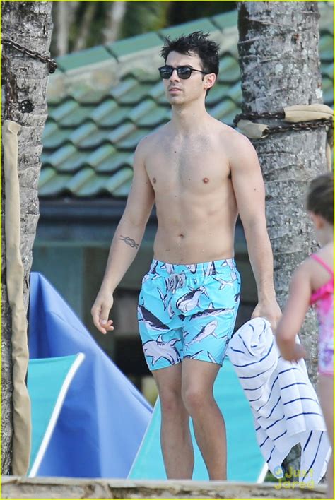 Full Sized Photo Of Joe Jonas Shirtless Frisbee Hawaii Joe Jonas