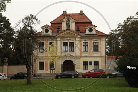 Image Of Cars Parked In Front The Building Bw Picxy