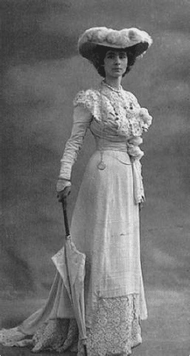 Typical Fashion Style Of Edwardian Era Vintage Photos Of Ladies In Trailing Dresses With Peach