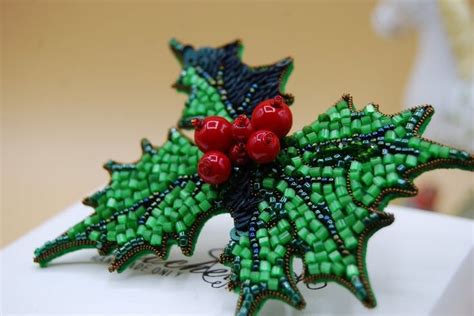 Green Red Brooch Holly Leaf With Berries Christmas Pin Etsy