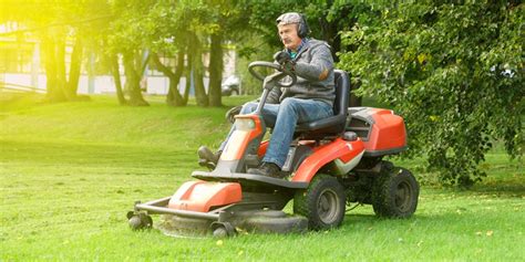 Small Riding Lawn Mowers Reviews 2021 Top 4 Best Models