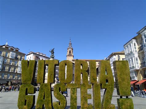 A better health plan experience. Ruta de los murales de Vitoria Gasteiz.