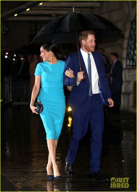 These Photos Of Meghan Markle And Prince Harry Walking In The Rain Look