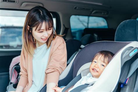 子供が車の助手席に乗れるのは何歳から？ 法律で定められている？ 安全性は？ aqレントマガジン