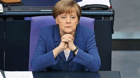 Auf meine frage hin erklärte merkel heute explizit, dass ihr bewusst sei, dass es auch andere stimmen in der wissenschaft gebe, die gegen einen solchen harten kurs sind. Mit diesem Plan muss Angela Merkel heute nach Brüssel ...