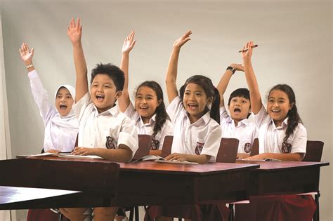 Sedih Hampir 300 Juta Anak Tak Sekolah Akibat Virus Corona Muslim