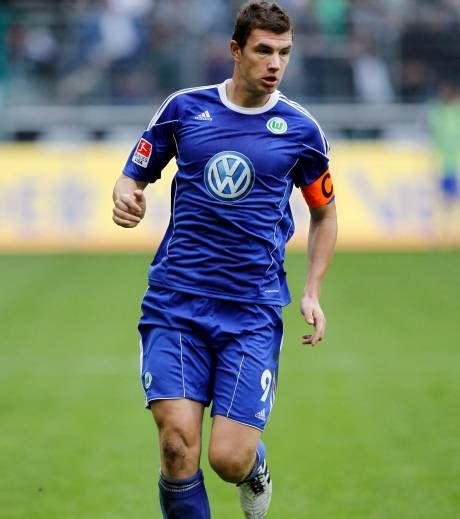 Edin dzeko goal against hamburg. Wolfsburg: Edin Dzeko se voit à Manchester City