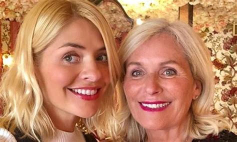 Holly Willoughby 37 Takes Lookalike Mum 70 Out For Lunch