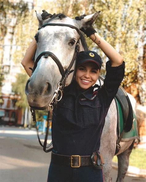 【周末mm例图】达里娅·波利诺娃 莫斯科美女骑警的浪漫生活