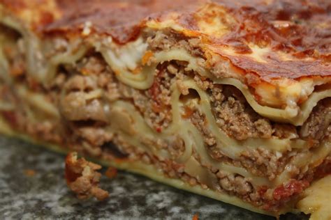 01:15h | serve 04 pessoas. A vida em fotografia: Lasanha de carne picada