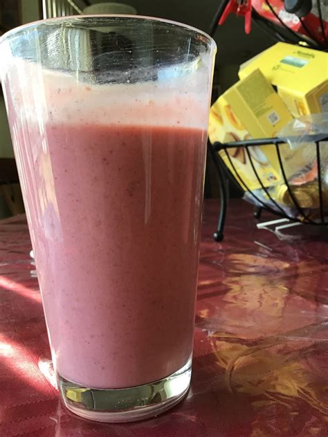 Strawberry Raspberry And Banana Smoothie Directions Calories Nutrition And More Fooducate