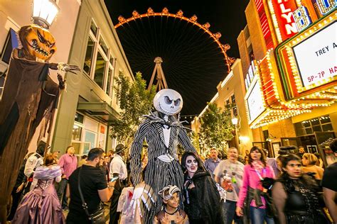 Halloween In Las Vegas At The Linq Promenade Las Vegas Halloween