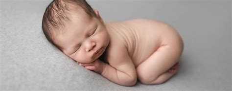 Super Simple Newborn Poses Guaranteed To Delight New Parents