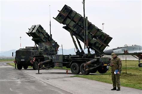 Explainer What Is The Patriot Missile Defense System Reuters