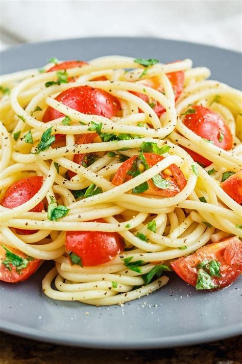 Cherry Tomato Basil And Garlic Pasta Recipe A Quick And Easy Vegetarian Italian Dinner Idea