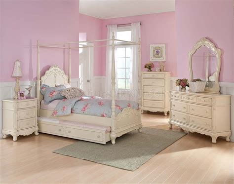 The white furniture ensures that the focal point of the room is still on the earthy aspects. Cinderella 1386 Kids Bedroom Off-White by Homelegance w ...