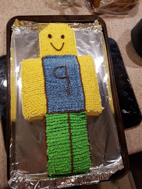 Noob From Roblox Cake For A 9th Birthday Roblox Birthday Cake