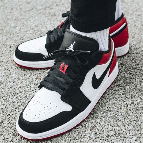 After first wearing his original air jordan is in 1985, jordan has pushed the boundaries on and off the court with their iconic kicks, hoodies, basketball vest and sweat pants. Faut-il acheter la Air Jordan 1 Low Black Toe 553558-116