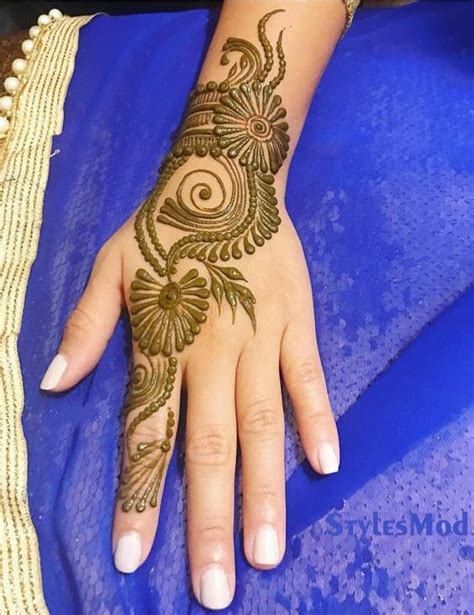 Simple And Cute Mehndi Design For Any Event Stylesmod