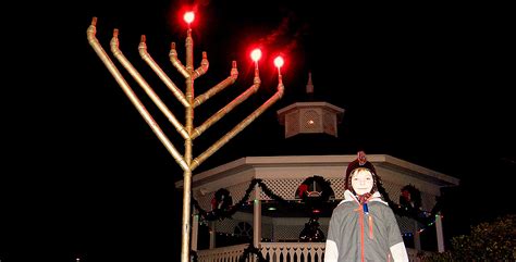 Menorah Lighting Ceremony Downtown Heralds Hanukkah