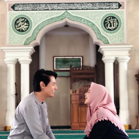 Belakangan, terkuak penyebab utama chika belum lama ini, roger danuarta dan cut meyriska sedang mempromosikan sebuah produk minuman bersama. Profil Cut Meyriska, Calon Istri Roger Danuarta | Tagar